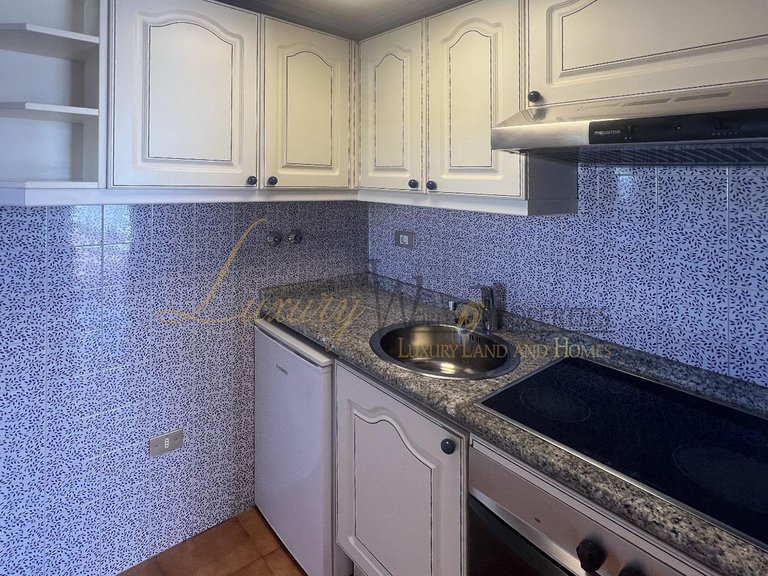 Town House for Sale in Playa De Las Americas, Tenerife, España 8