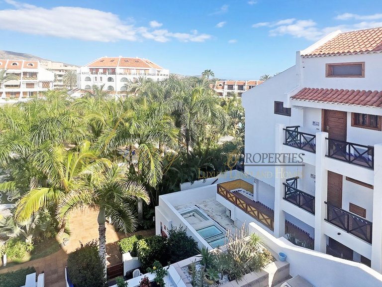 Town House for Sale in Playa De Las Americas, Tenerife, España 2