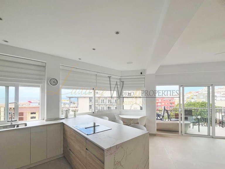 Apartment for Sale in Los Cristianos, Tenerife, España 7