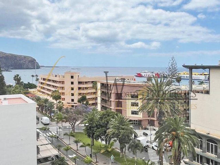 Apartment for Sale in Los Cristianos, Tenerife, España 1