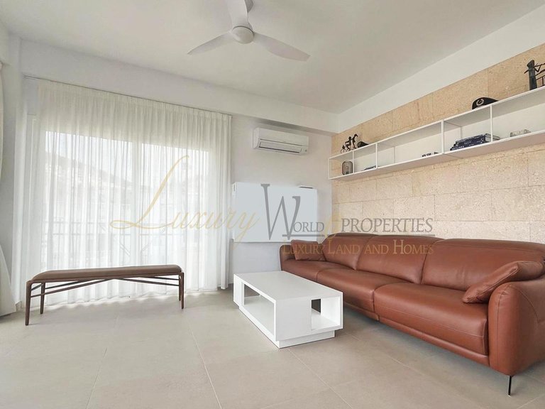 Apartment for Sale in Los Cristianos, Tenerife, España 10