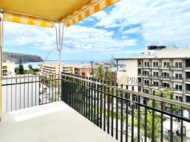 Apartment for Sale in Los Cristianos, Tenerife, España 2