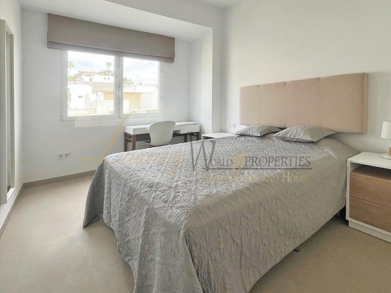 Apartment for Sale in Los Cristianos, Tenerife, España 11