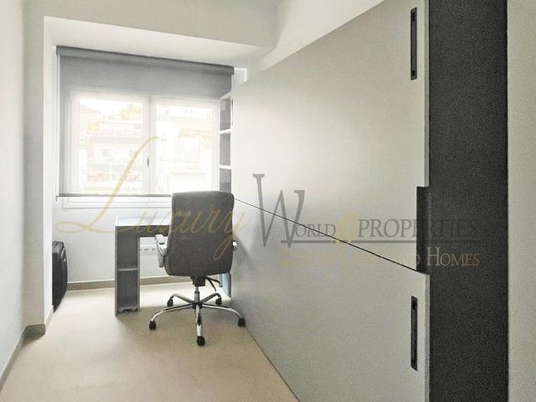 Apartment for Sale in Los Cristianos, Tenerife, España 15