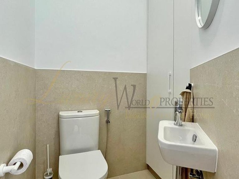 Apartment for Sale in Los Cristianos, Tenerife, España 18