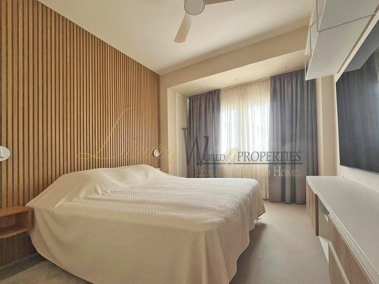 Apartment for Sale in Los Cristianos, Tenerife, España 12