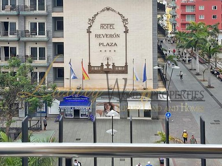 Apartment for Sale in Los Cristianos, Tenerife, España 3