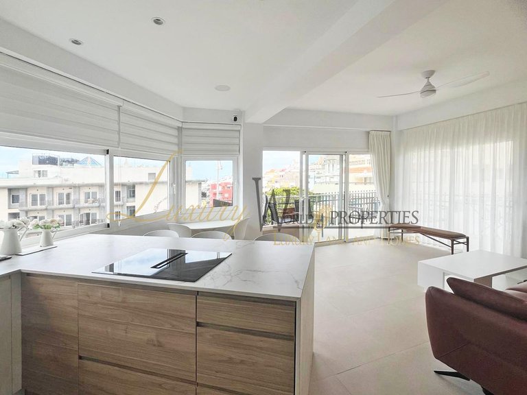 Apartment for Sale in Los Cristianos, Tenerife, España 9