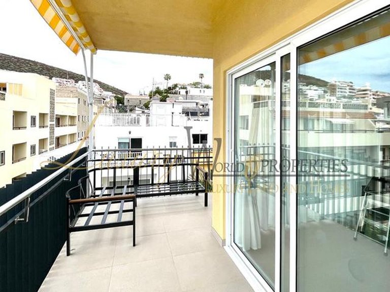 Apartment for Sale in Los Cristianos, Tenerife, España 5