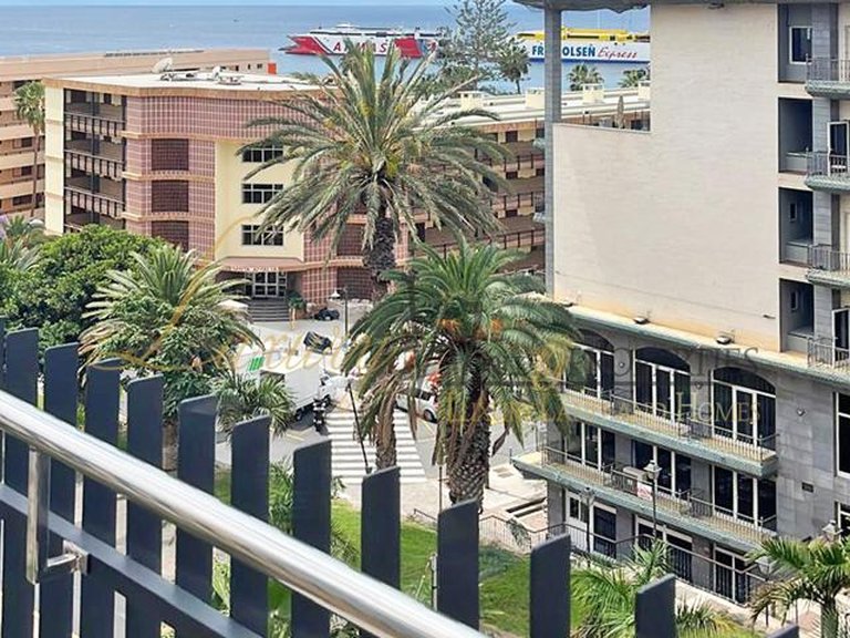 Apartment for Sale in Los Cristianos, Tenerife, España 4