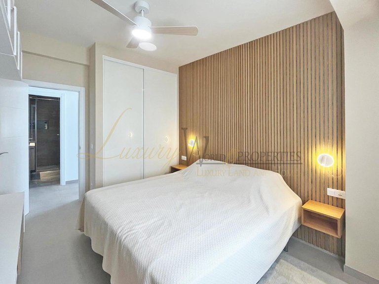 Apartment for Sale in Los Cristianos, Tenerife, España 14