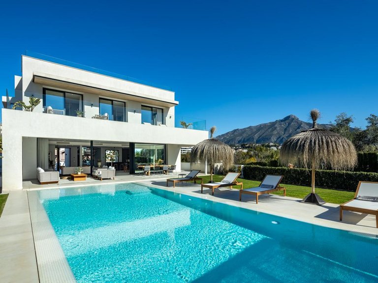 Villa for Sale in Marbella, Malaga 3