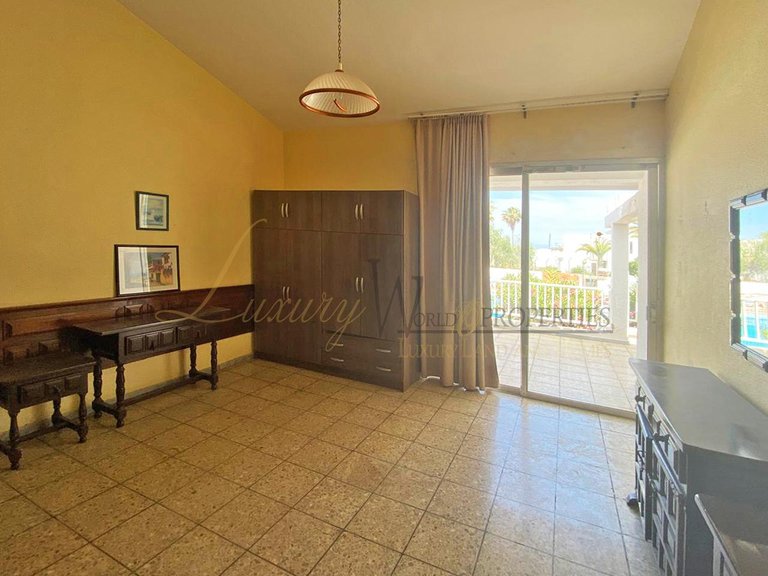 Apartment for Sale in Playa De Las Americas, Tenerife, España 10