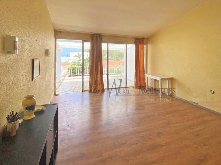 Apartment for Sale in Playa De Las Americas, Tenerife, España 8