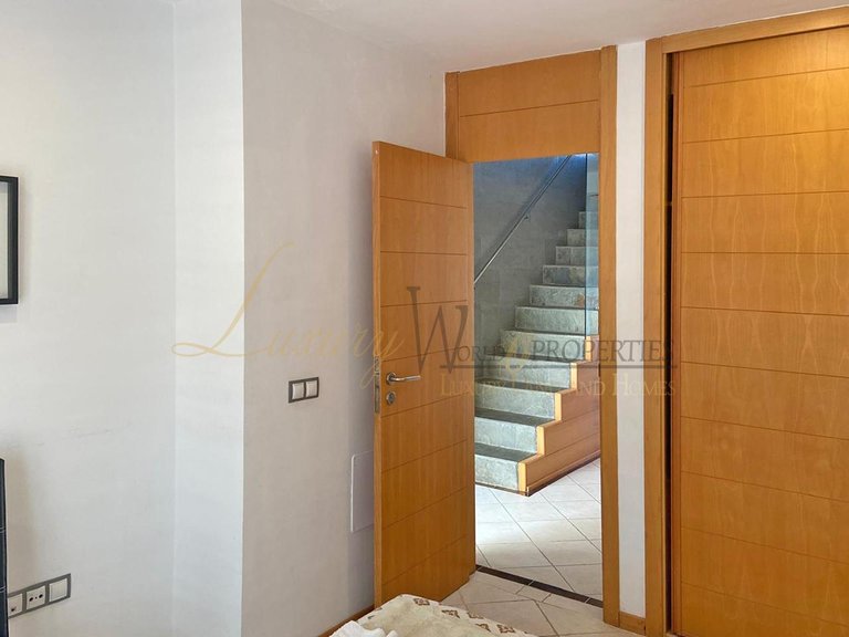 Town House for Sale in Playa Paraiso, Tenerife, España 11