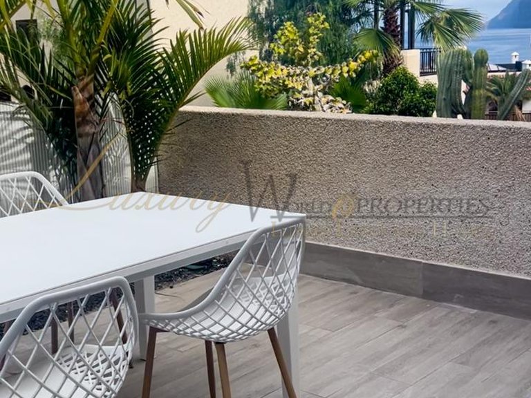 Apartment for Sale in Los Gigantes, Tenerife, España 1