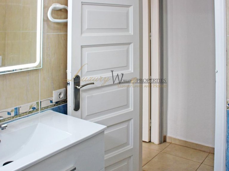 Apartment for Sale in Playa De Las Americas, Tenerife, España 24