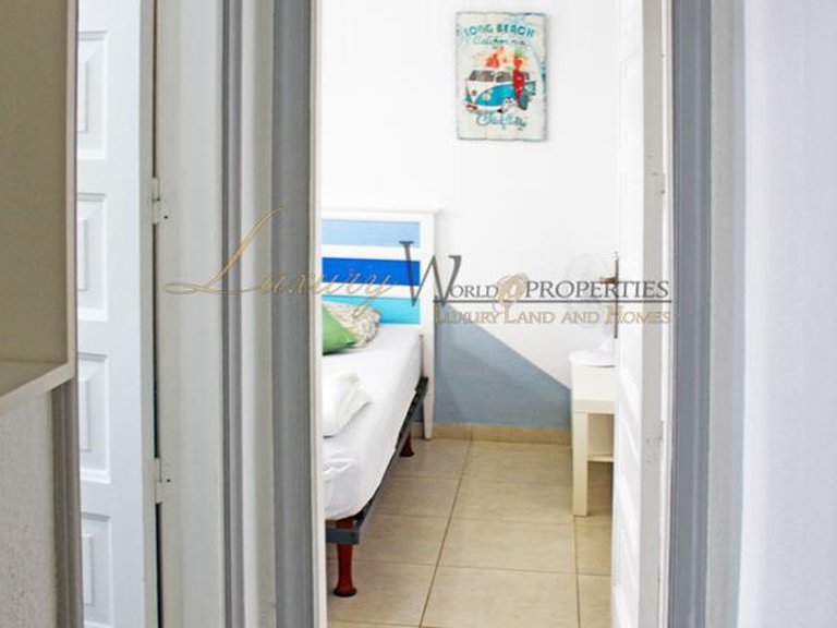 Apartment for Sale in Playa De Las Americas, Tenerife, España 17