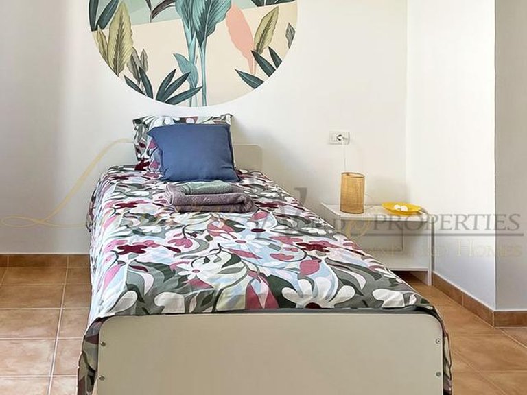 Apartment for Sale in Playa De Las Americas, Tenerife, España 14