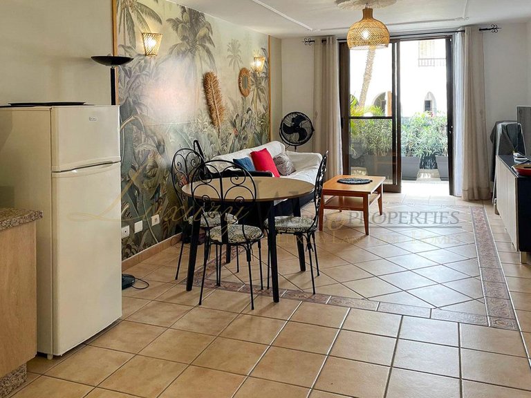 Apartment for Sale in Playa De Las Americas, Tenerife, España 1