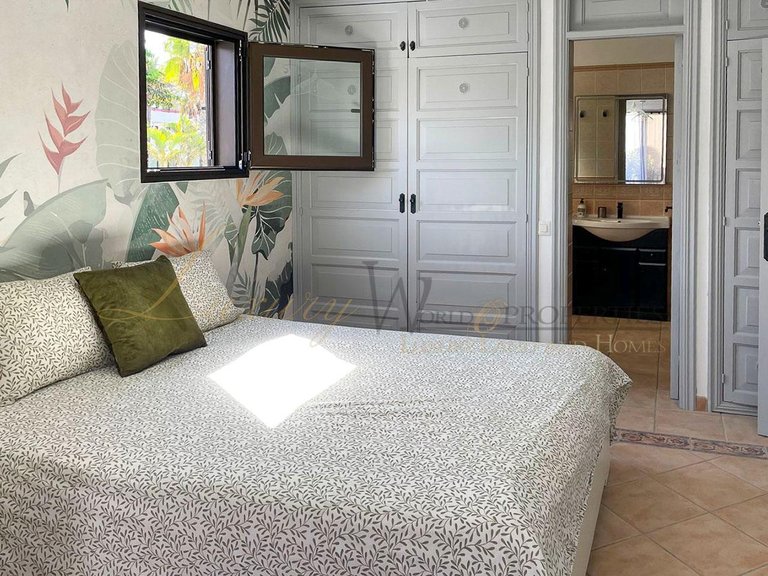 Apartment for Sale in Playa De Las Americas, Tenerife, España 11