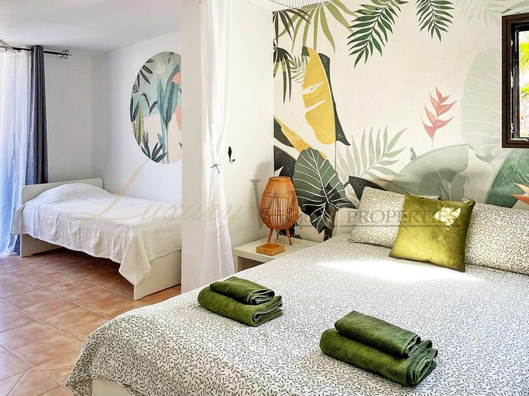 Apartment for Sale in Playa De Las Americas, Tenerife, España 9