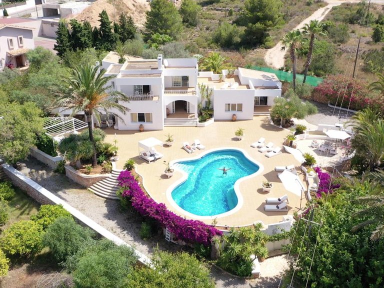 Villa for Sale in Cap Martinet, Balearic Islands 4