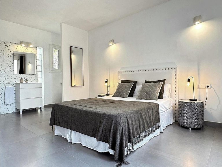 Villa for Sale in Cap Martinet, Balearic Islands 28