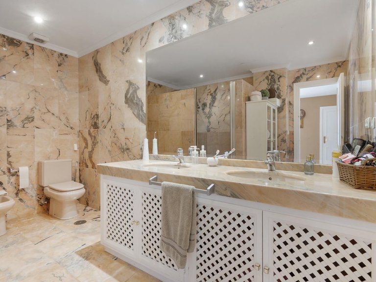 Apartment for Sale in Marbella, Malaga 25