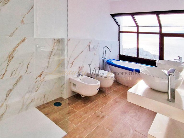 Apartment for Sale in Los Gigantes, Tenerife, España 17