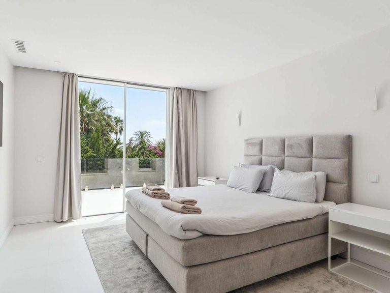 Villa for Sale in Marbella, Malaga 9