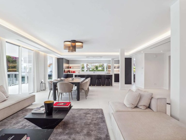 Villa for Sale in Marbella, Malaga 24