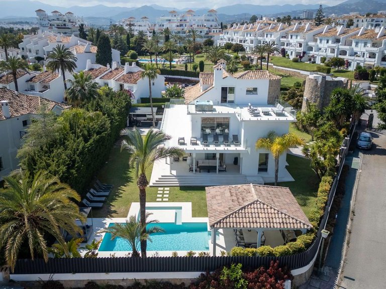 Villa for Sale in Marbella, Malaga 1