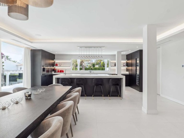 Villa for Sale in Marbella, Malaga 25