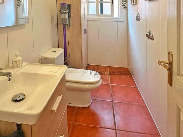 Town House for Sale in Adeje, Tenerife, España 14