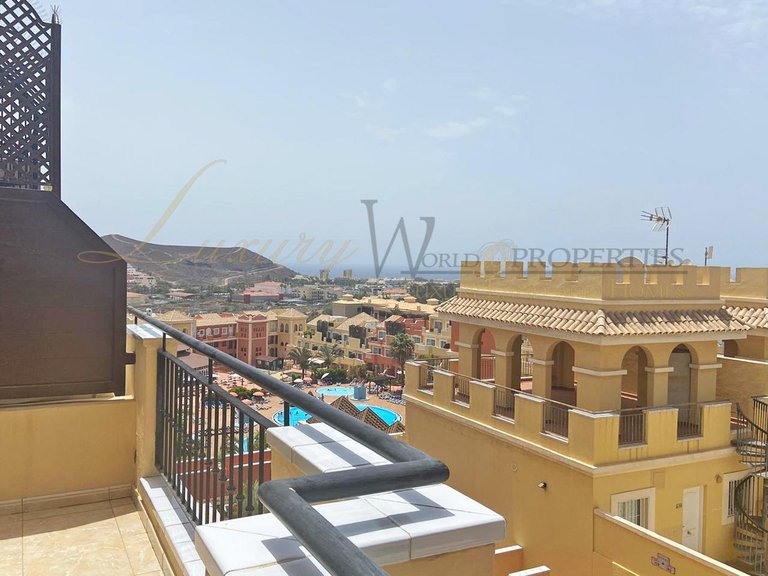 Apartment for Sale in Los Cristianos, Tenerife, España 4