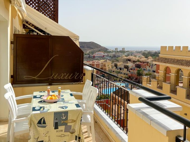 Apartment for Sale in Los Cristianos, Tenerife, España 2