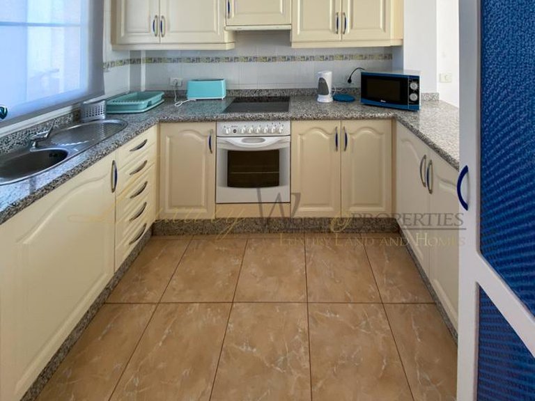 Apartment for Sale in Los Cristianos, Tenerife, España 7