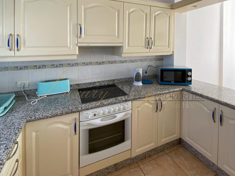 Apartment for Sale in Los Cristianos, Tenerife, España 8