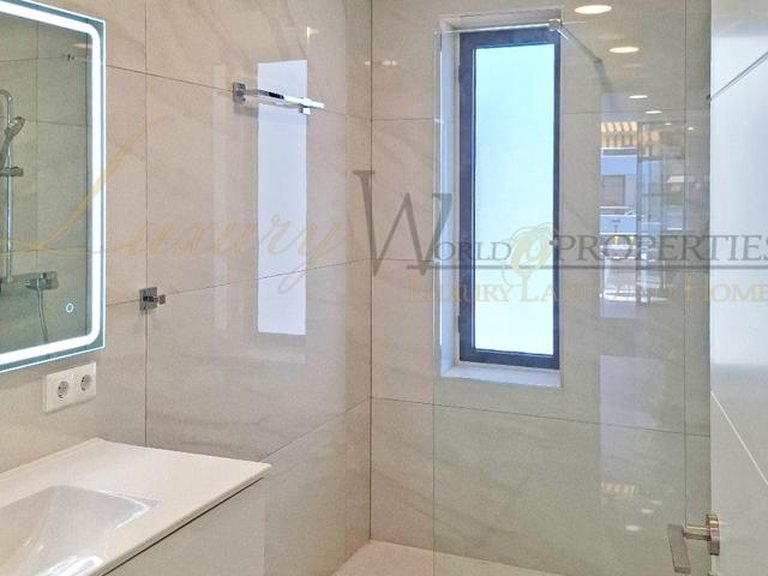 Apartment for Sale in Playa De Las Americas, Tenerife, España 16