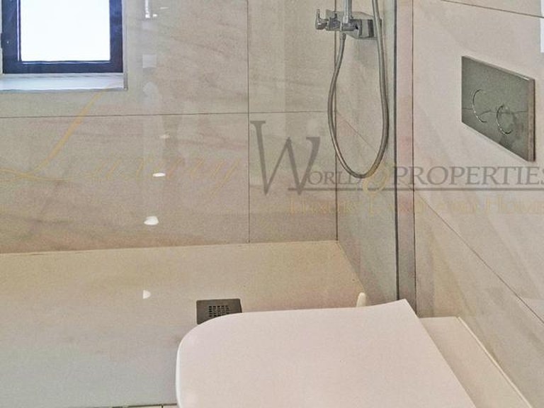 Apartment for Sale in Playa De Las Americas, Tenerife, España 18