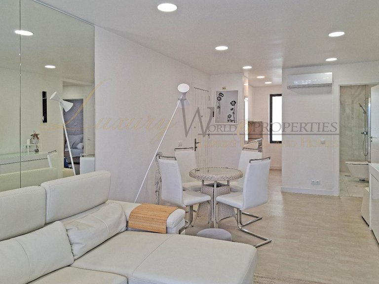 Apartment for Sale in Playa De Las Americas, Tenerife, España 8