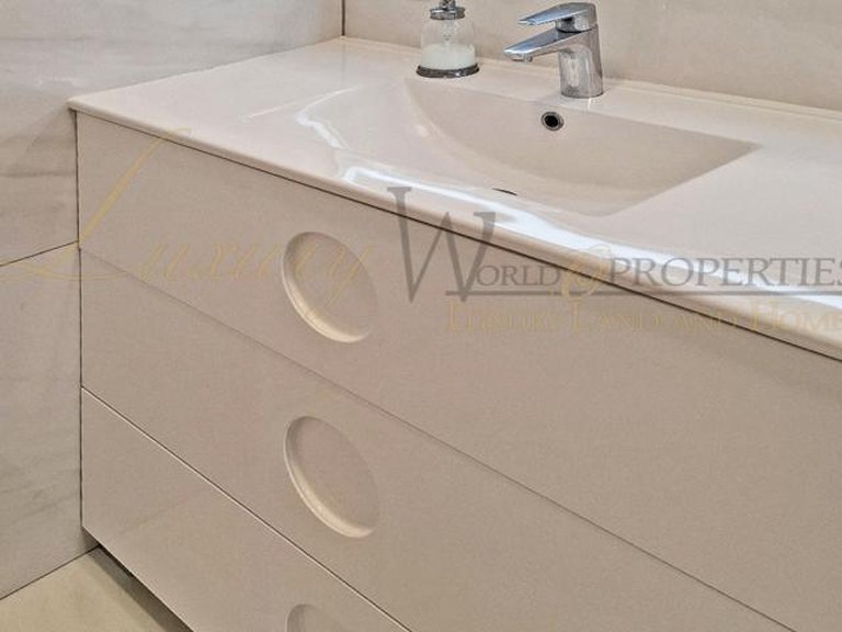 Apartment for Sale in Playa De Las Americas, Tenerife, España 17