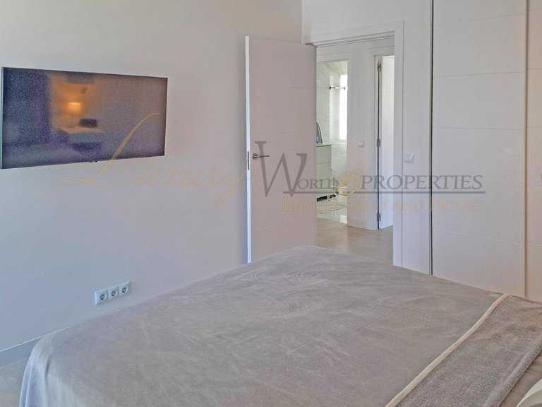 Apartment for Sale in Playa De Las Americas, Tenerife, España 13