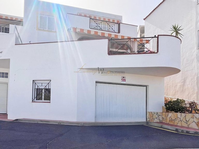 Town House for Sale in Costa Adeje, Tenerife, España 1
