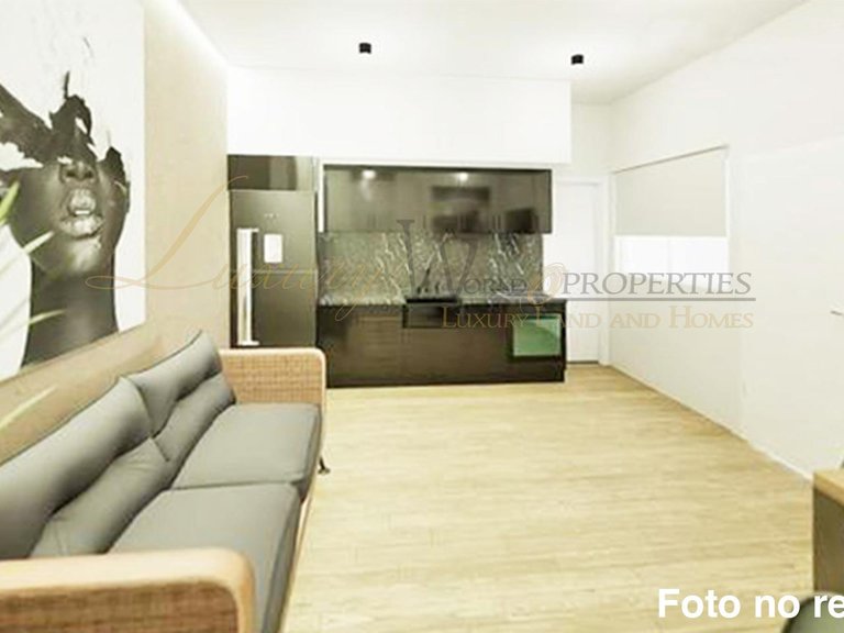 Apartment for Sale in Playa Paraiso, Tenerife, España 1