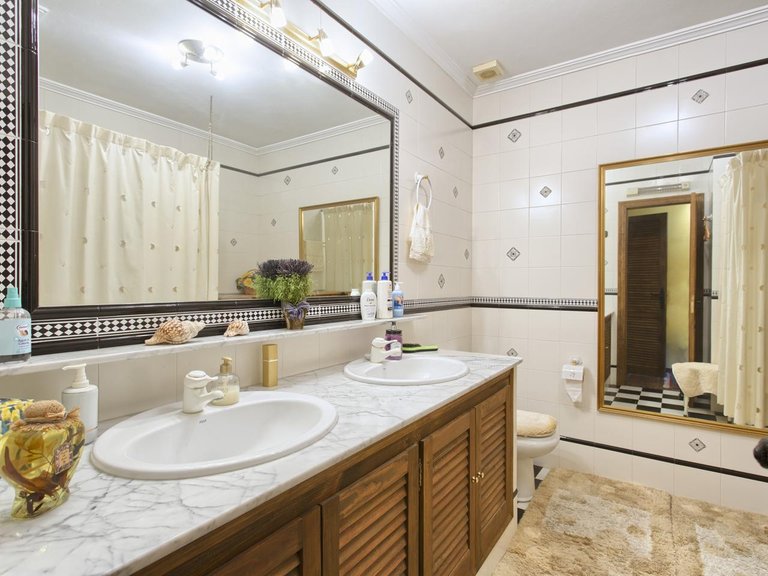 Villa for Sale in Benahavís, Malaga 23