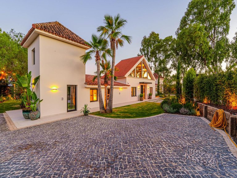 Villa for Sale in Marbella, Malaga 30
