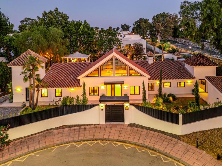 Villa for Sale in Marbella, Malaga 25