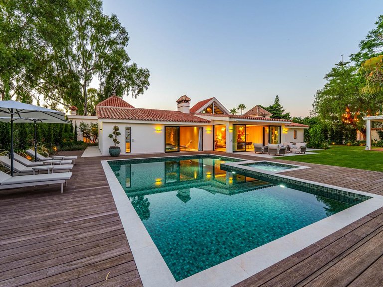 Villa for Sale in Marbella, Malaga 24